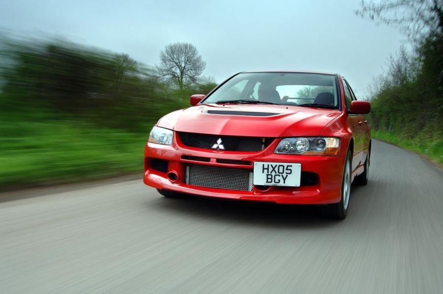  Mitsubishi Lancer Evolution IX 2005 года  (фото 19 из 32)